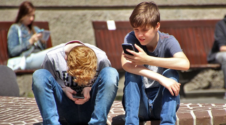 La-adicion-de-los-jovenes-a-los-celulares.jpg