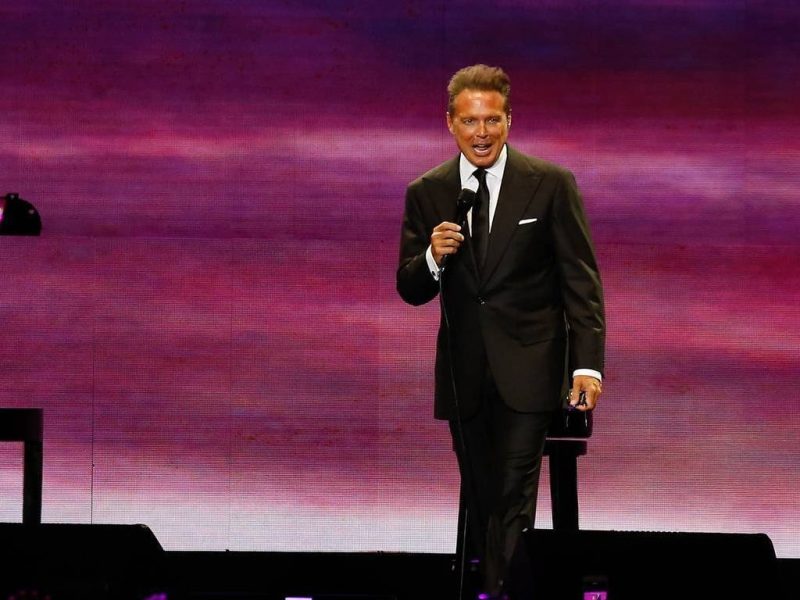 1550659416852Luis Miguel.jpg