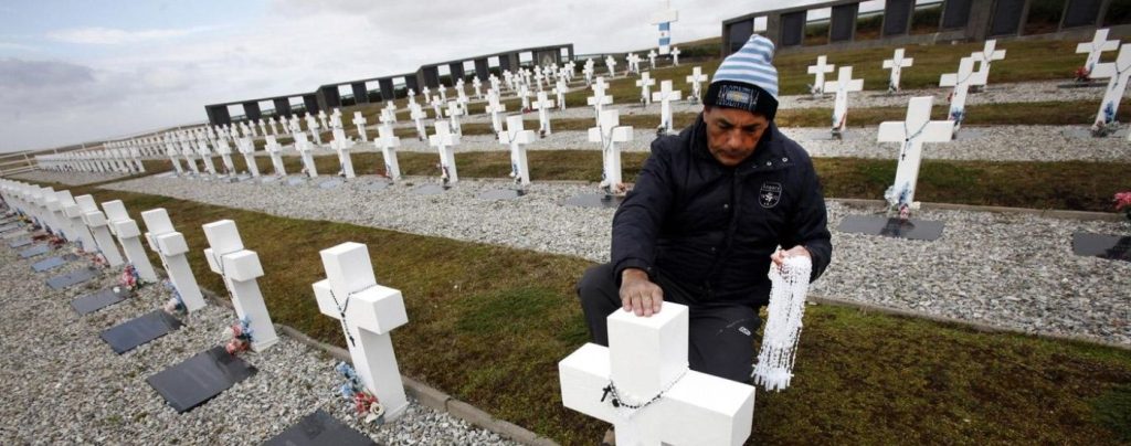 cementerio_darwin.jpg_892523589.jpg