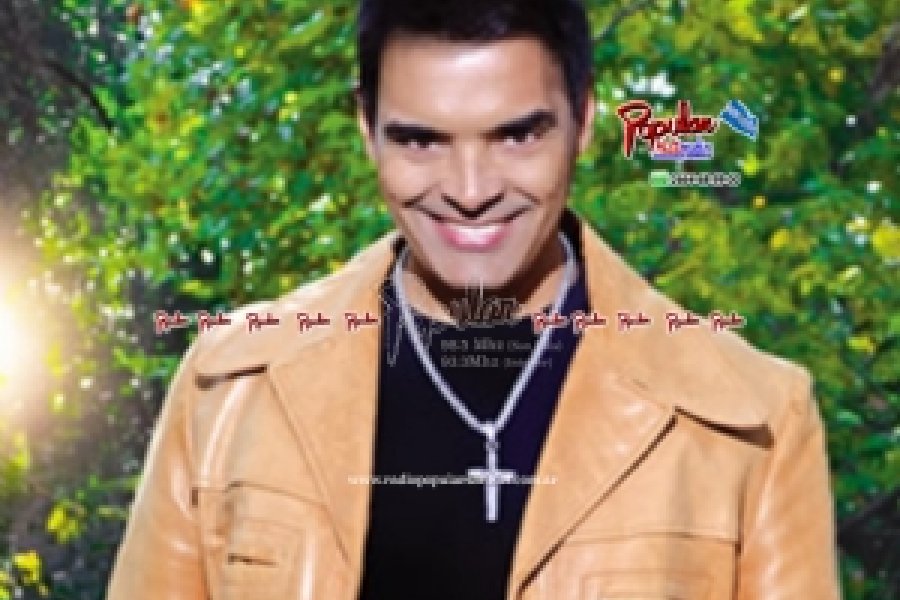 Ale-Ceberio-recibe-disco-de-oro-300x266.jpg