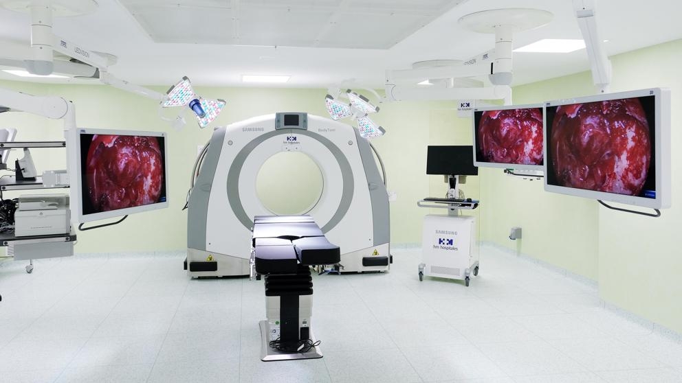 img_ellopart_20190329-124111_imagenes_lv_getty_1-quiirofano_integrado_con_tac_intraoperatorio_mobil-k7uF-U461321356582f0E-992x558@LaVanguardia-Web.jpg