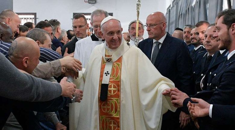 PapaCenaSeñor_VaticanMedia_180419.jpg
