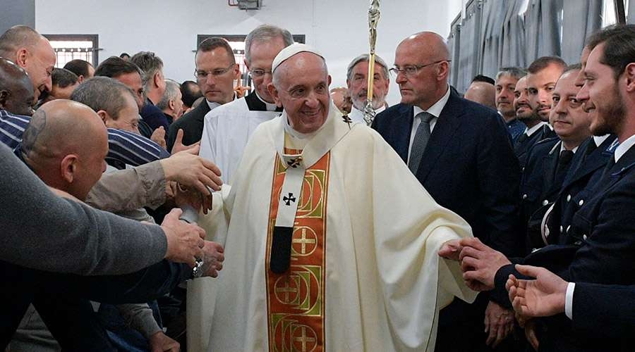 PapaCenaSeñor_VaticanMedia_180419.jpg