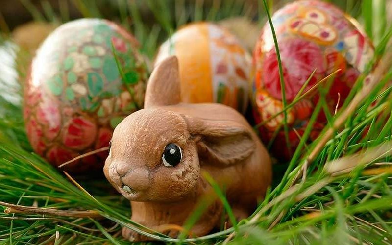 ConejoYHuevosDePascua_PixabayDominioPublico_120417.jpg