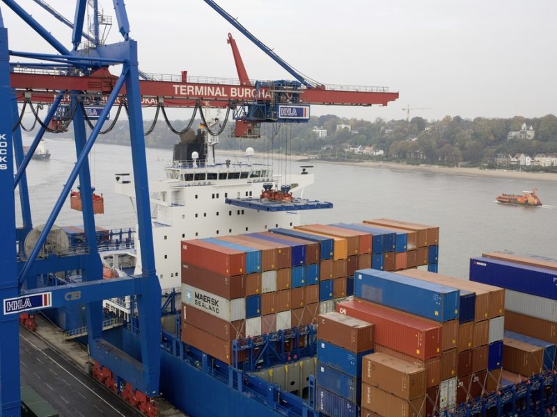 005_DGF_Containers_Dock_02_x-screen_1.jpg