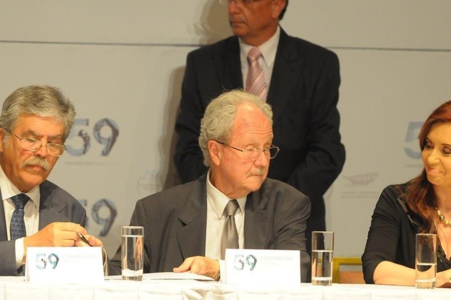cristina-kirchner-junto-a-su___Skc5RLxNg_1256x620.jpg