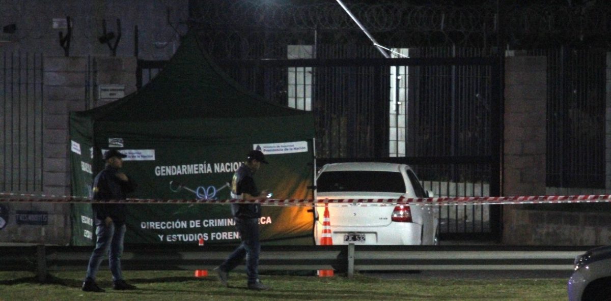 la-gendarmeria-junto-al-coche___WOczOrob2_1256x620__1.jpg