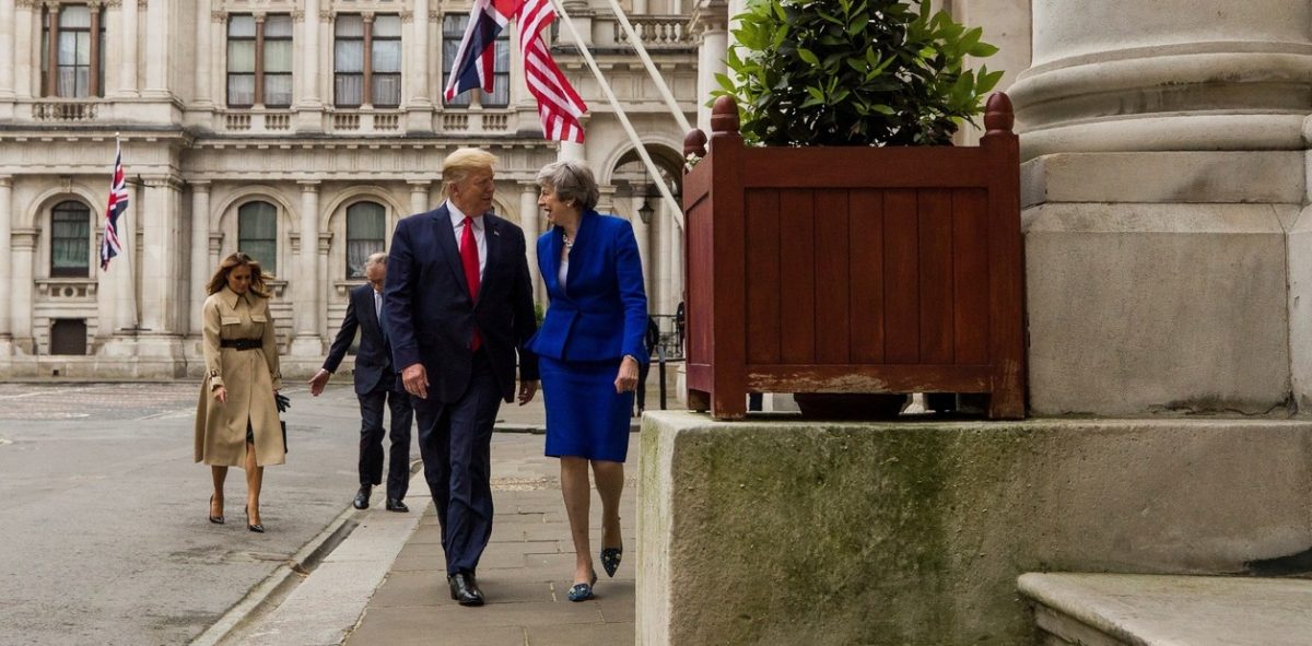 donald-trump-camina-junto-a___BO0VDF88J_1256x620__2.jpg