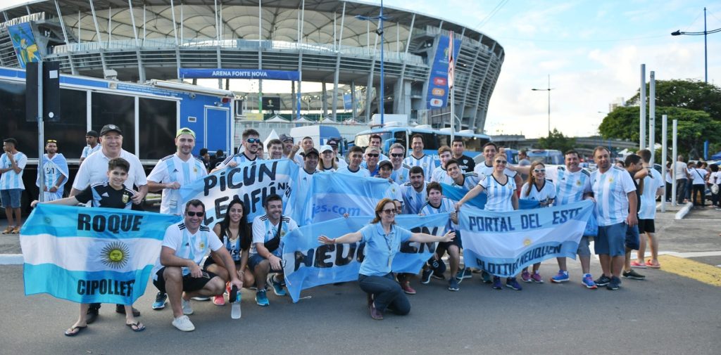los-hinchas-argentinos-ya-estan___mAVWmBFWz_1256x620__1.jpg