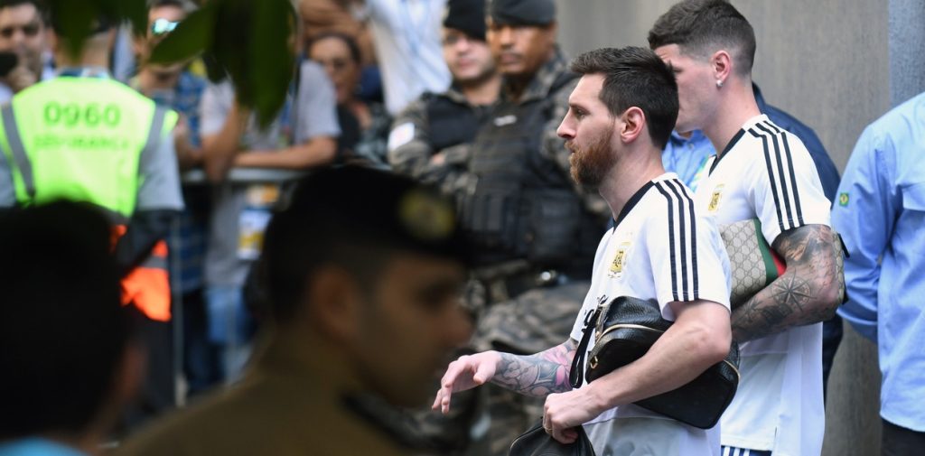messi-en-la-salida-rumbo___jN4B4wxnT_1256x620__1.jpg