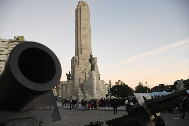 acto-protocolar-en-rosario-por___xKWV_9H0o_720x0__1.jpg