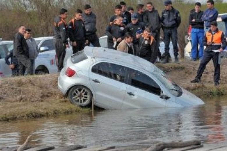 2372019-paraje-buey-muerto-auto-canal-758105.jpg