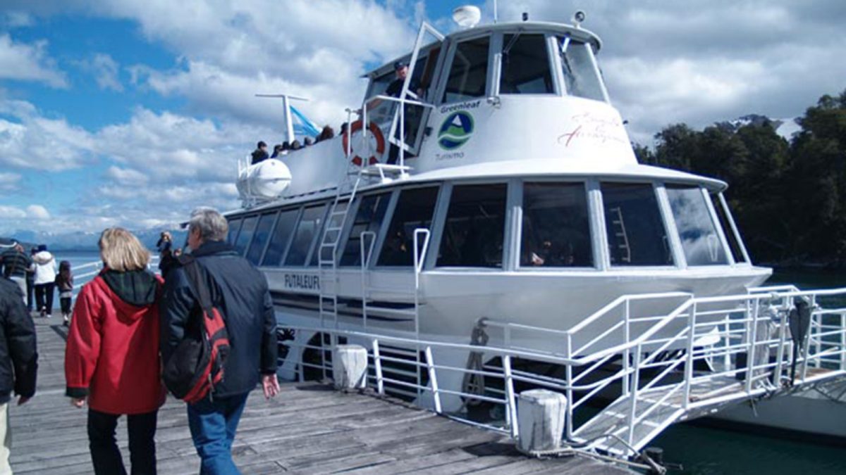 Catamaran-Futaleufu-1.jpg
