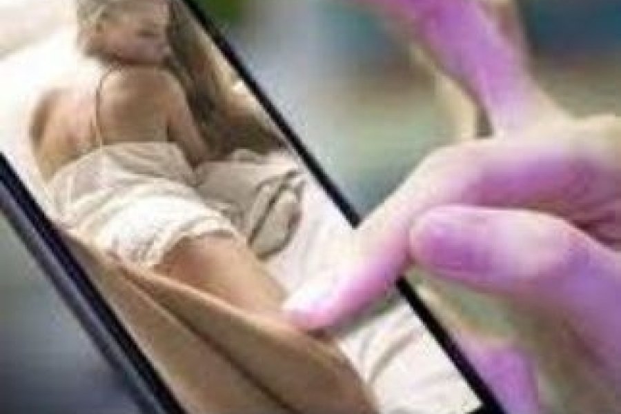 porno_crop1566228631715.jpg_1845643165.jpg