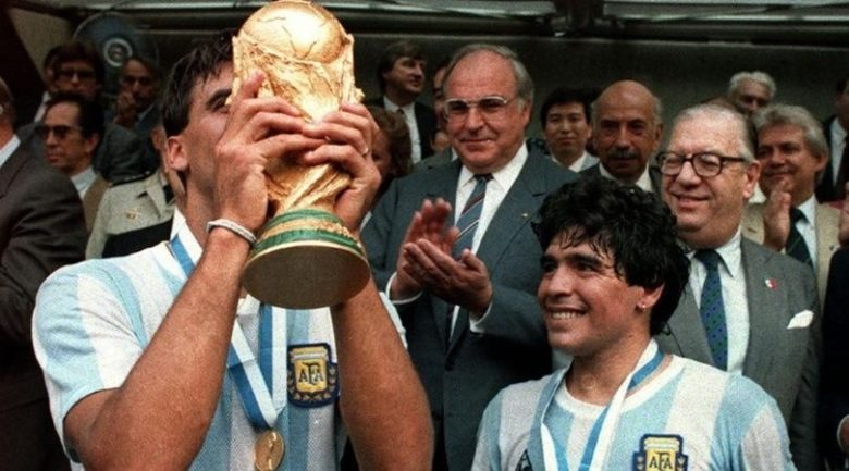 tata_brown_y_maradona.jpg_1956802537.jpg