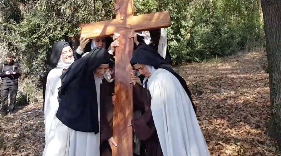Carmelitas-Descalzas-Bendicion-monasterio_ClaudioAndiarena270819.jpg