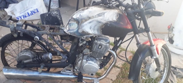 motocicleta quemada.jpg