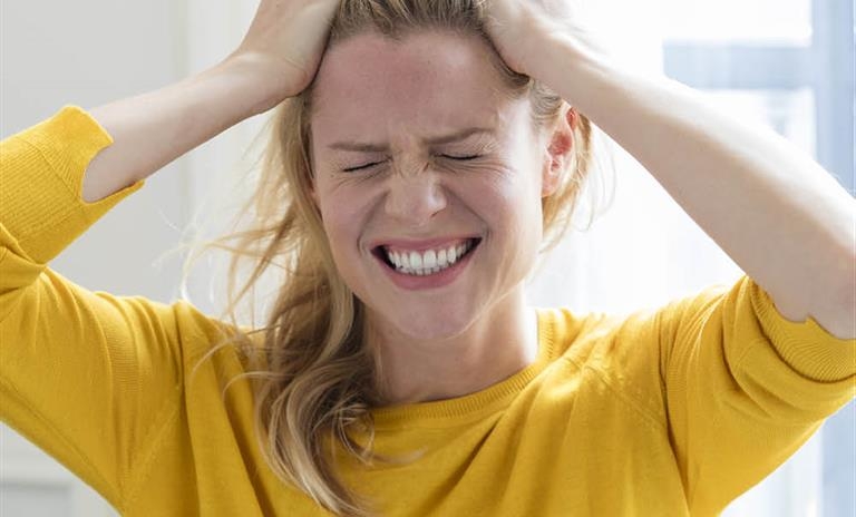 sintomas-depresion-mujer-dolor-cabeza_b93f3d03_768x464.jpg