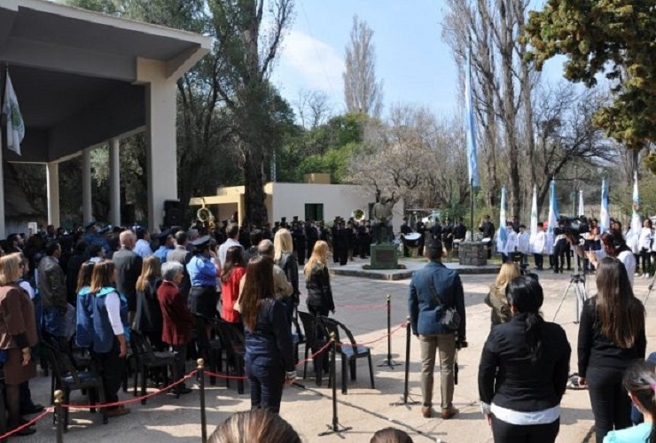 FOTO-Nota-Este-miércoles-se-rendirá-homenaje-a-los-maestros-en-su-día.jpg