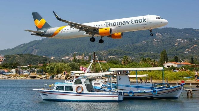 avion-Thomas-Cook_1394270714_108617352_667x375.jpg