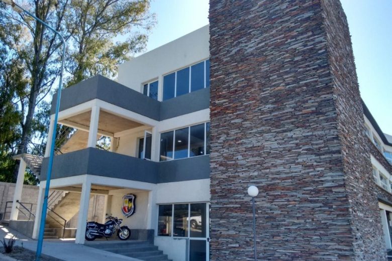 policia de villa mercedes.jpg