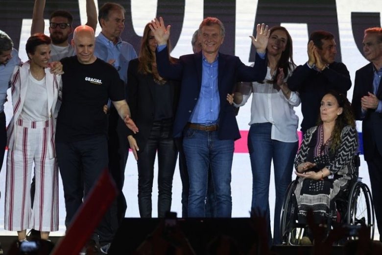 macri_saluda_2.jpg_429366282.jpg