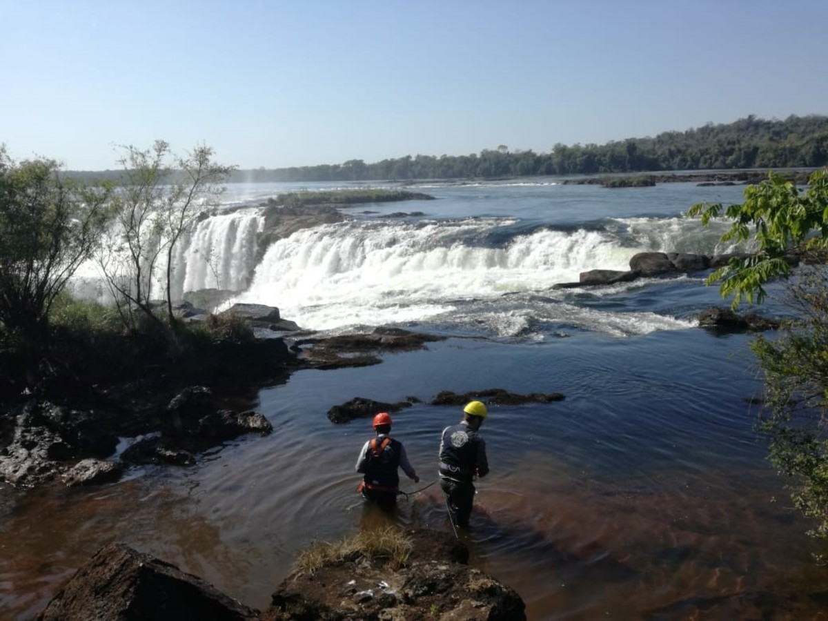 cataratas-unas-20-personas-rescataron___qefYyS4N_1200x0__1.jpg