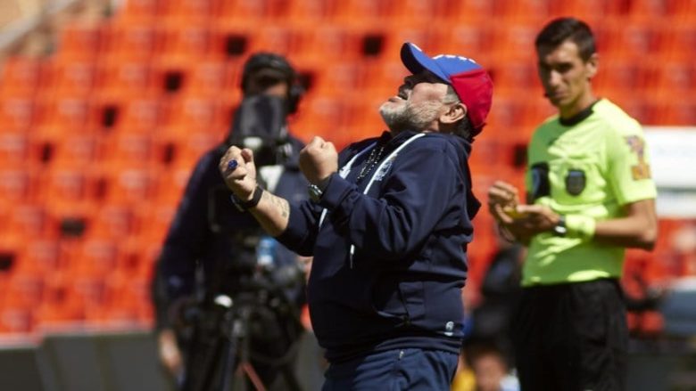 diego-maradona-festeja-en-gimnasia_862x485.jpg