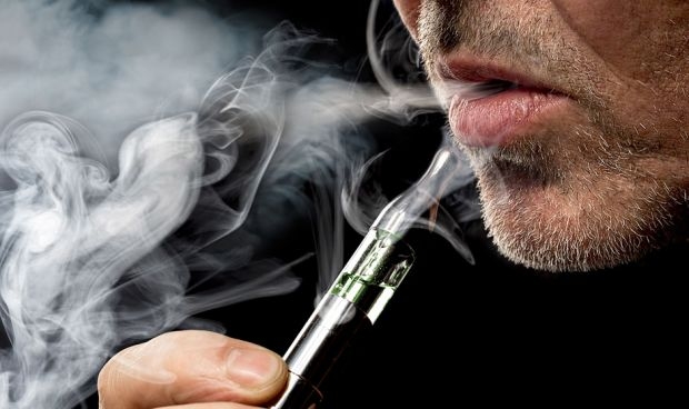 la-doble-cara-del-vapeo-y-sus-defensores-sanitarios-4860_620x368.jpg