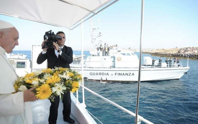 PapaFrancisco_Lampedusa_2013_VaticanMedia.jpg