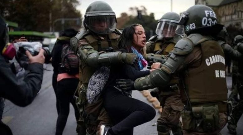 carabineros_1.jpg_1956802537.jpg