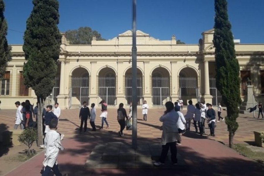 FOTO-PRINCIPAL-Nota-El-Centro-Educativo-N°-1-“Juan-Pascual-Pringles”-tendrá-ciclo-orientado-de-nivel-secundario-630x426.jpg
