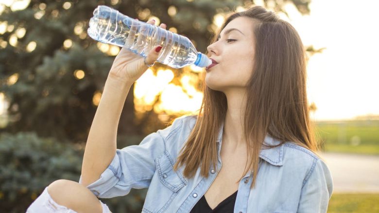 estas-bebiendo-demasiada-agua.jpg