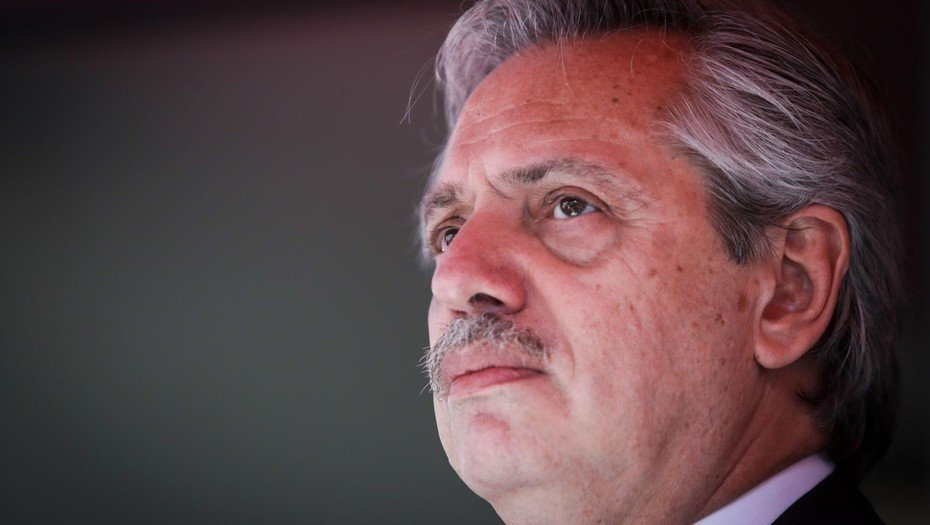 mientras-piensa-en-sus-futuros___m_AAvjLj_930x525__1.jpg