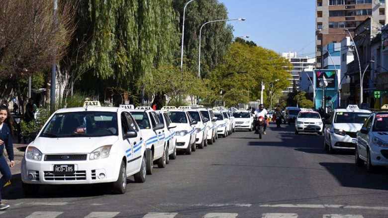 taxis-930x523.jpg