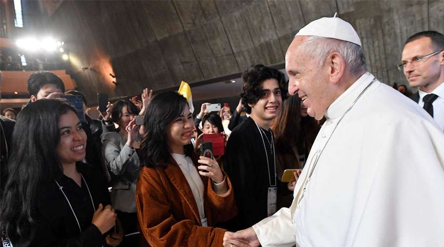 Papa-Francisco-Catedral-Tokyo-Jovenes-VaticanMedia-25112019.jpg