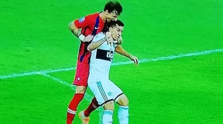 fernando_amorebieta_le_mordix_la_cabeza_a_un_rival_foto.jpg_1956802537.jpg