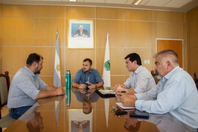 10-01-encuentro-senasa-ministerio-de-producción-640x427.jpg
