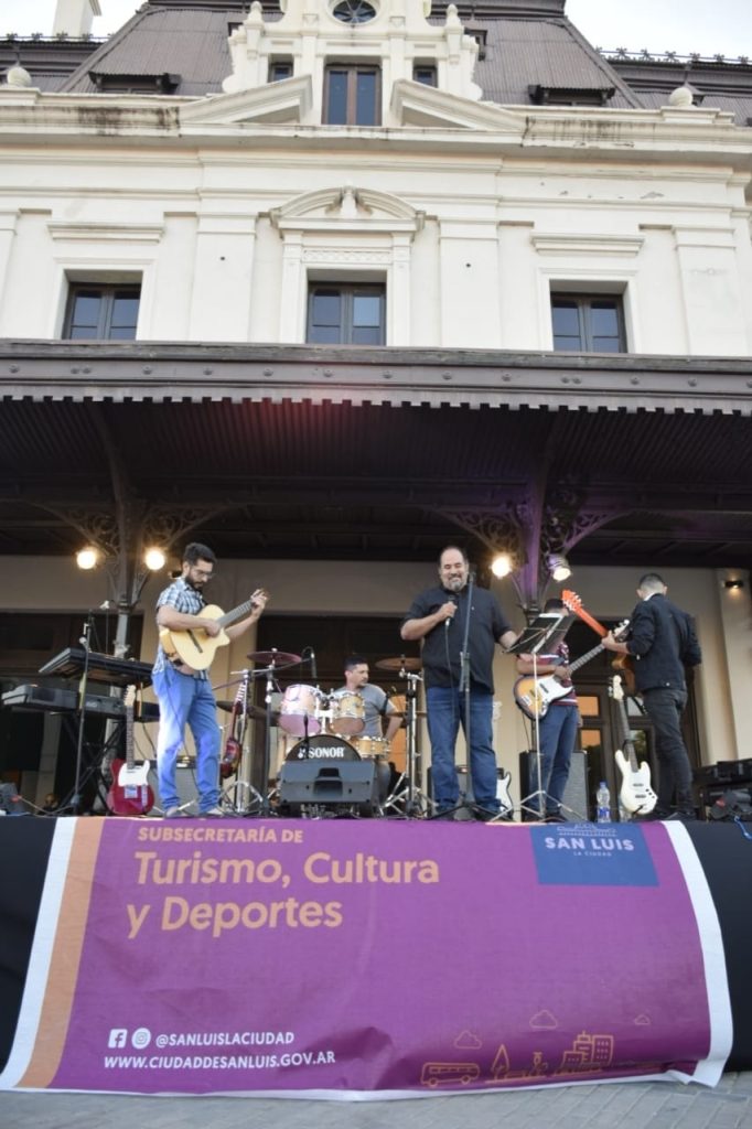 Arrancó la temporada cultural en el José La Vía (3).jpg