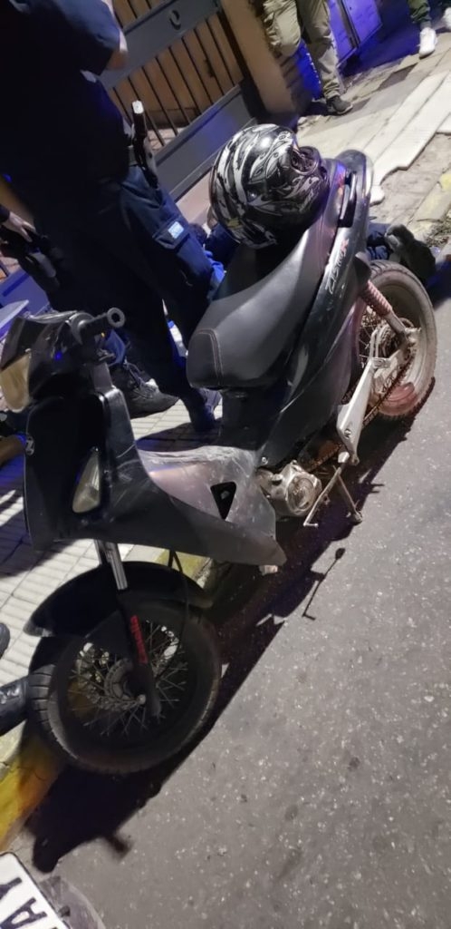 moto-498x1024.jpg