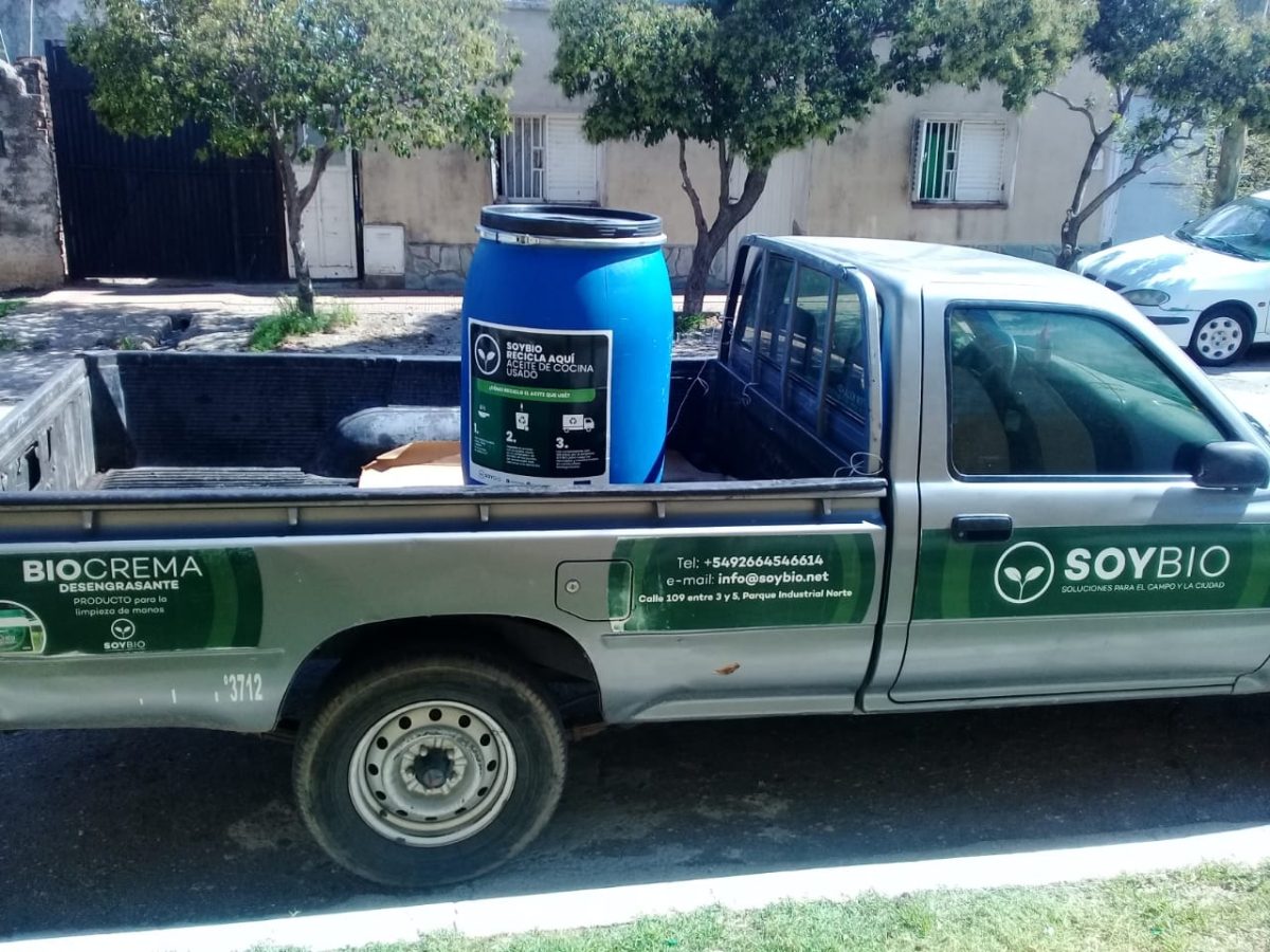 Contenedor para reciclar aceite..jpg