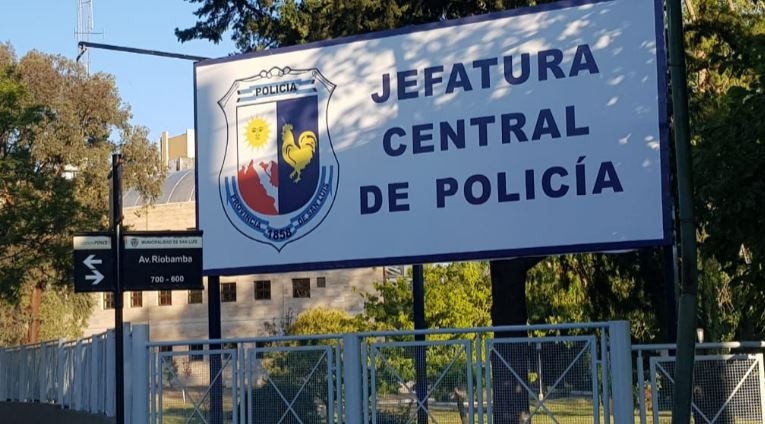 jefatura policias.JPG