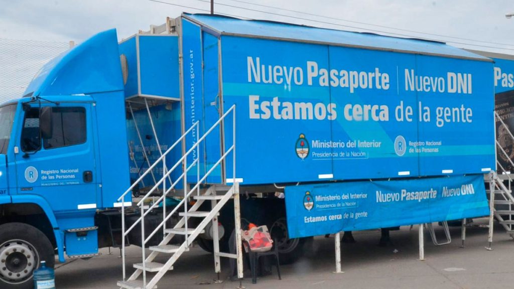Llega el camión del Renaper a San Luis..jpg