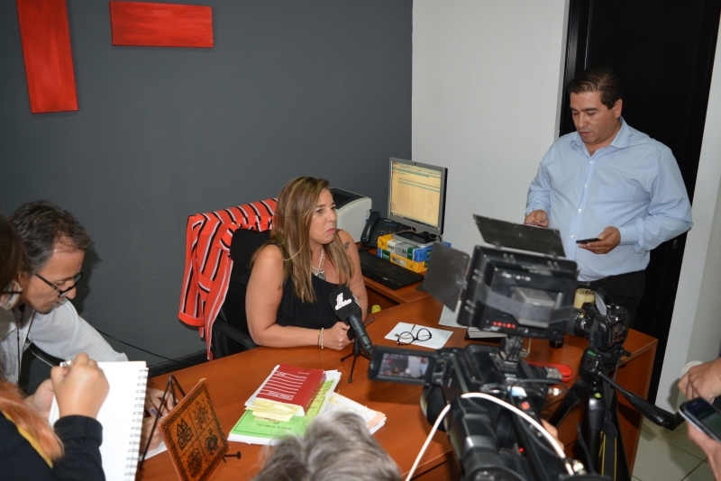DRA-ALONSO-CARRERA-DE-GALGOS-15.jpg