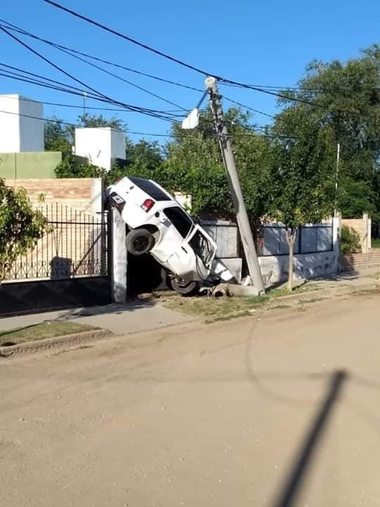 auto colgado.jpg