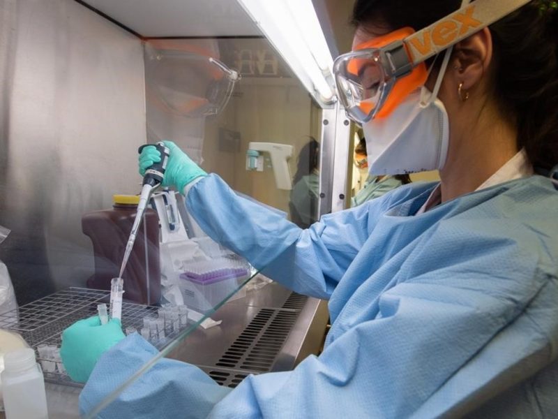 pruebas-coronavirus-laboratorio-del-hospital-clinic-barcelona-1583403152407.jpg