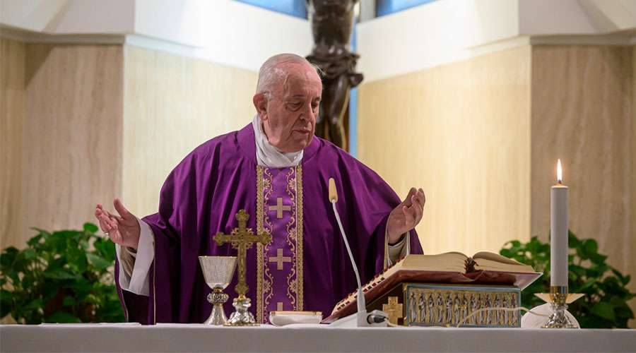Papa-Francisco-Casa-Santa-Marta-Misa-Vatican-Media-14032020.jpg
