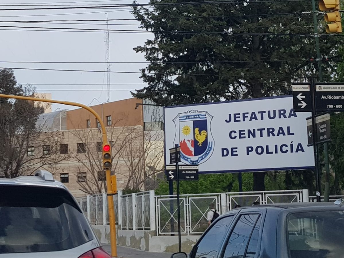 Jefatura-Central-de-Policía.jpg