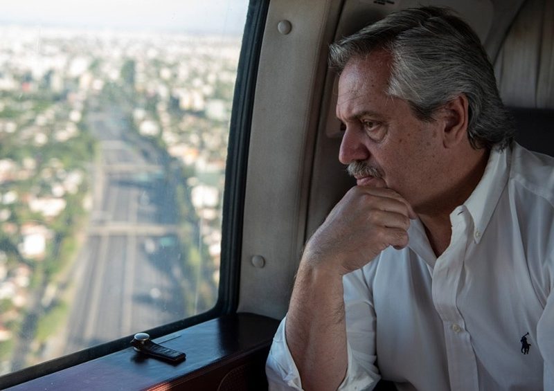 alberto fernandez avion.jpg