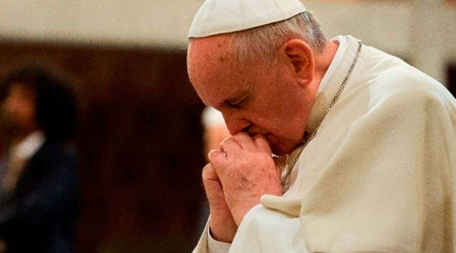 PapaFrancisco-VaticanMedia-260320.jpg